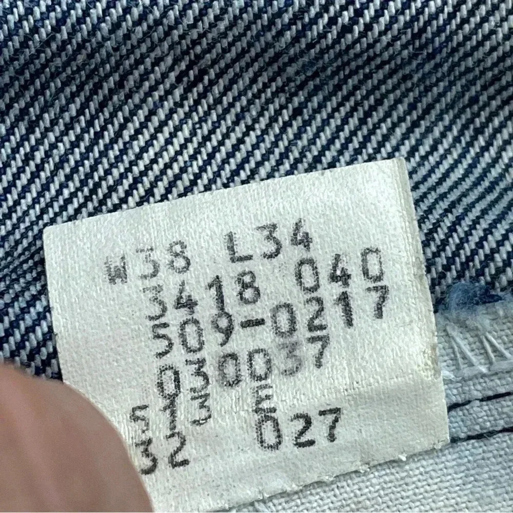 Levis *few small